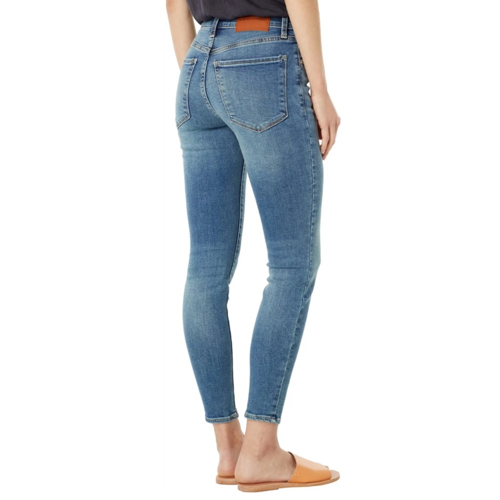 Lucky brand high rise crop Bridgette jeans.
